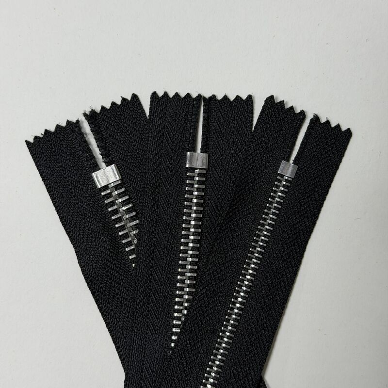Sealed Oil Seal Process Euro Teeth Brass Zipper Tear Resistant #5 Fabric Strap Zipper