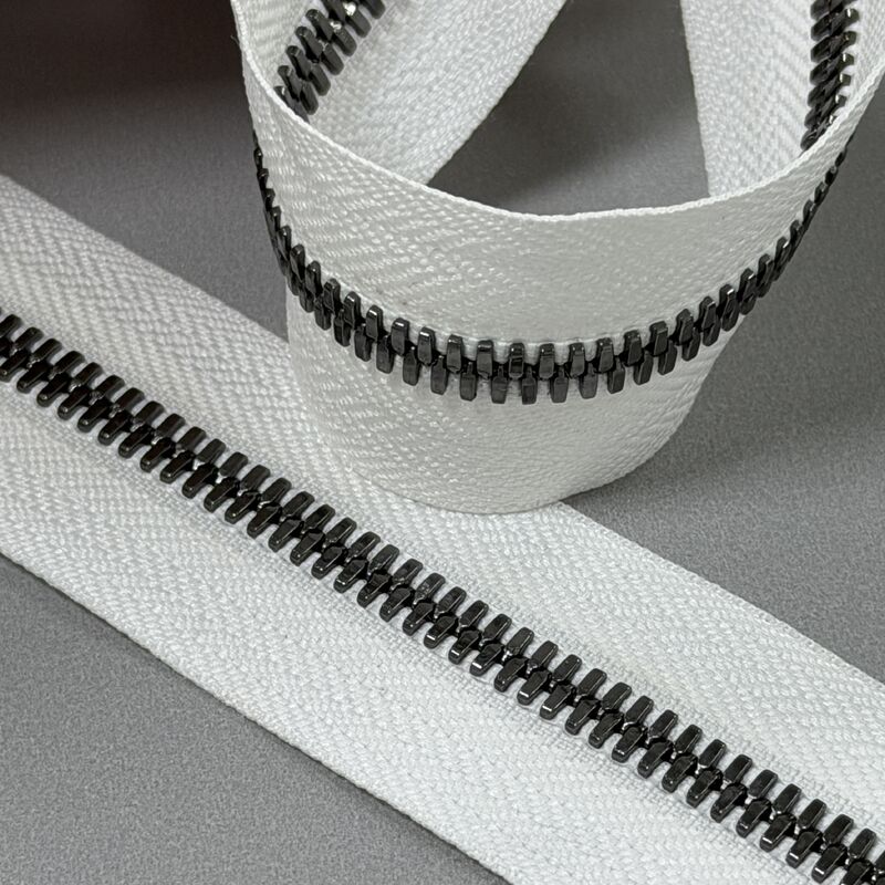 Fixed Length Cutting #5 Corn Teeth Metal Zipper Supports Metered Roll Stock