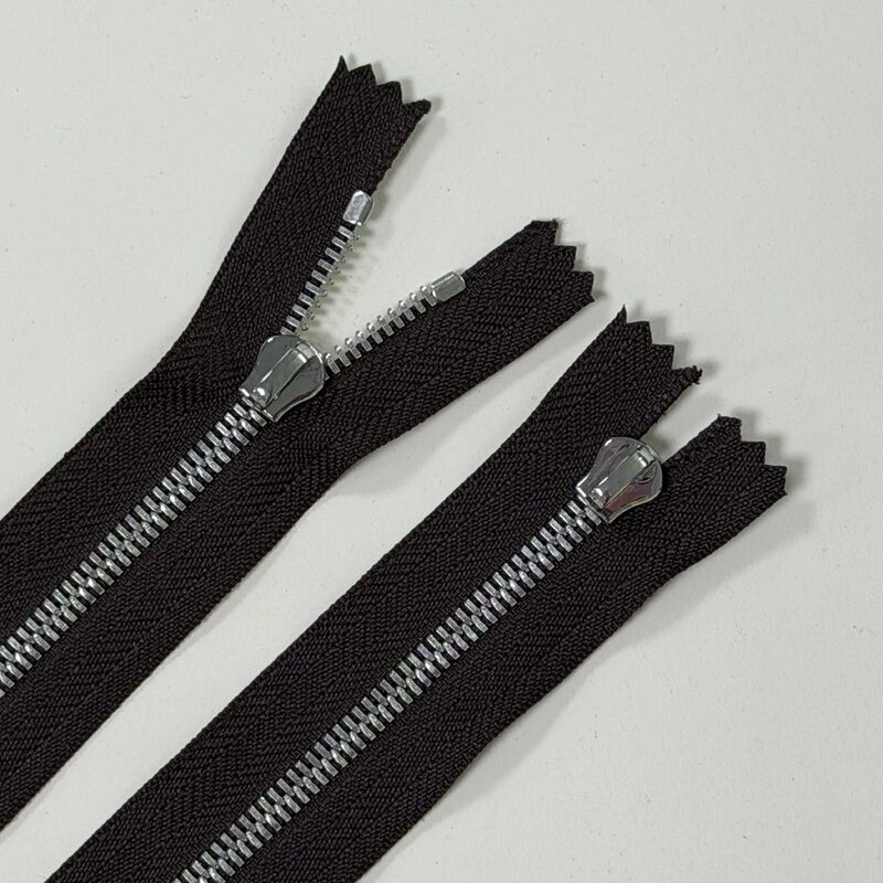 Sophisticated And Refined #5 Double Pointed Teeth Metal Zipper Resistant To Oxidation And Discoloration
